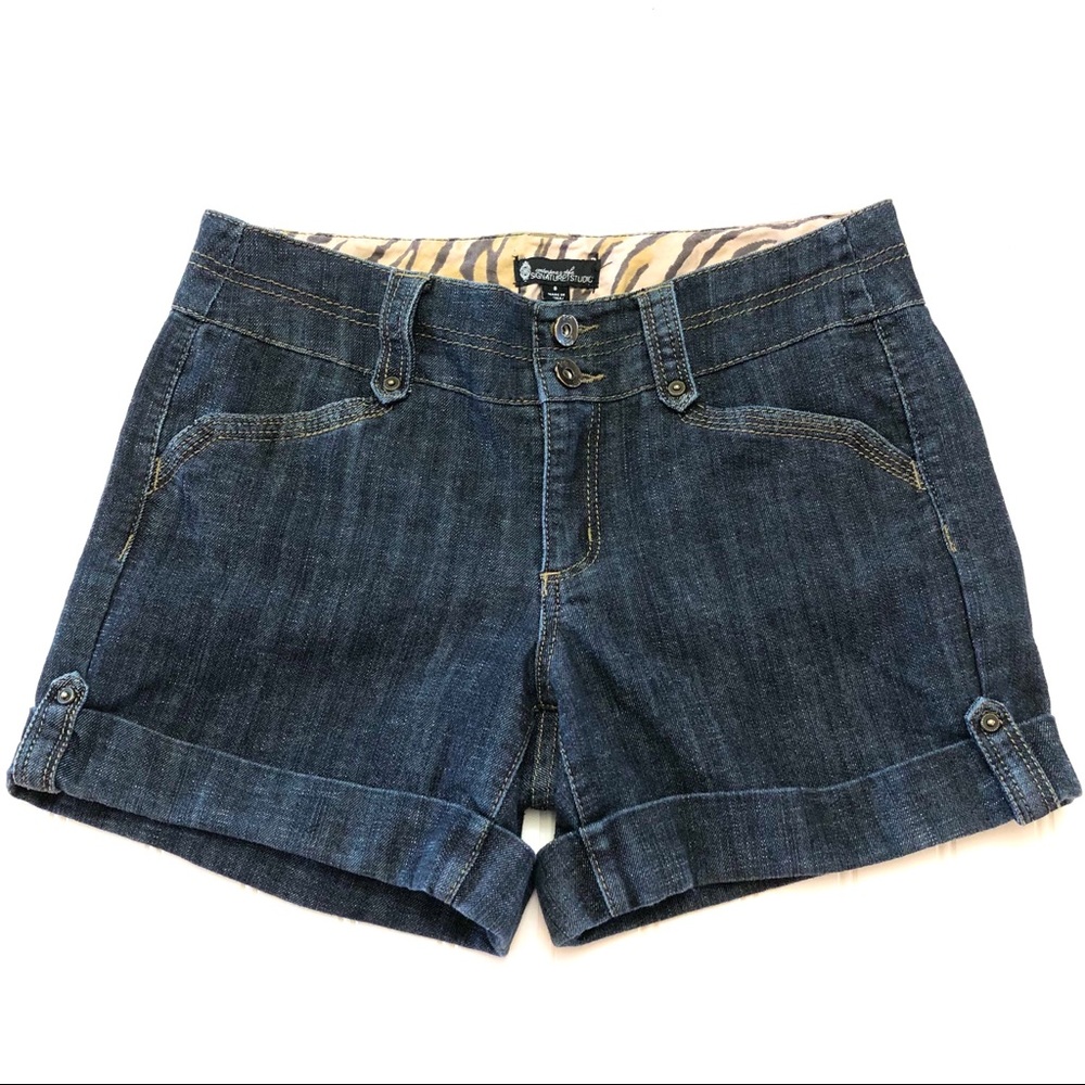 EUC!!💥Signature Studio Cuffed Denim Shorts